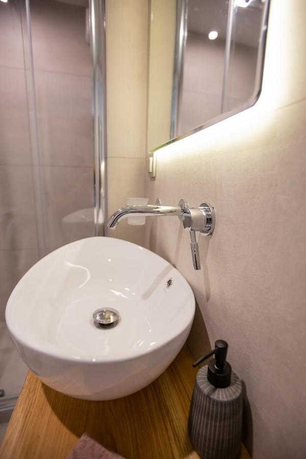 Vallia - Luxury B2